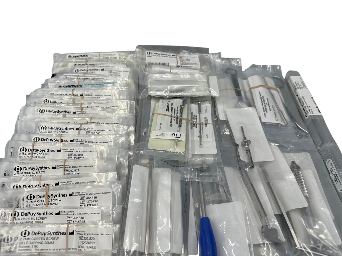 Synthes Mini Fragment Instrument & Implant Set, Self-Tapping Screws 105.488