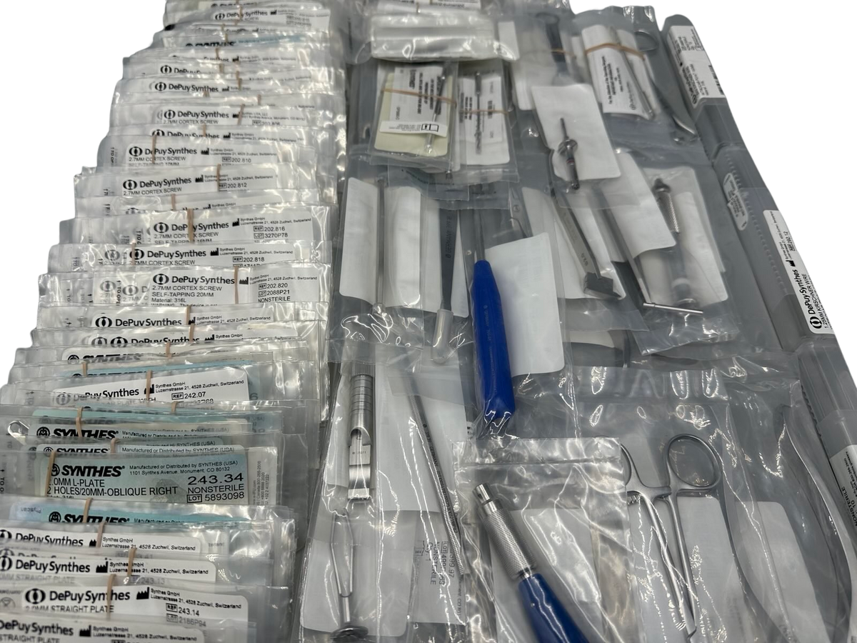 Synthes Mini Fragment Instrument & Implant Set, Self-Tapping Screws 105.488