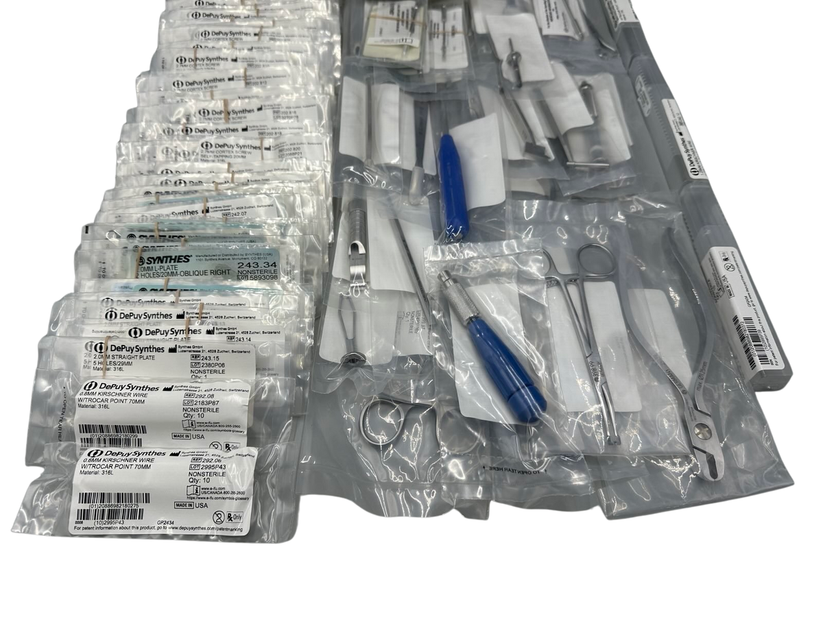 Synthes Mini Fragment Instrument & Implant Set, Self-Tapping Screws 105.488